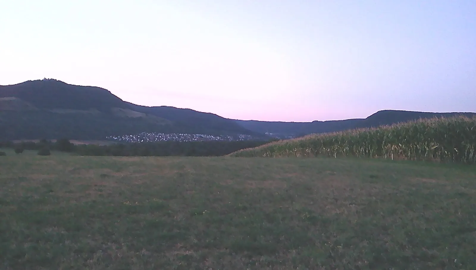 Вид на часовню Каппеле, исторический памятник в Деттинген-унтер-Тек, Германия.