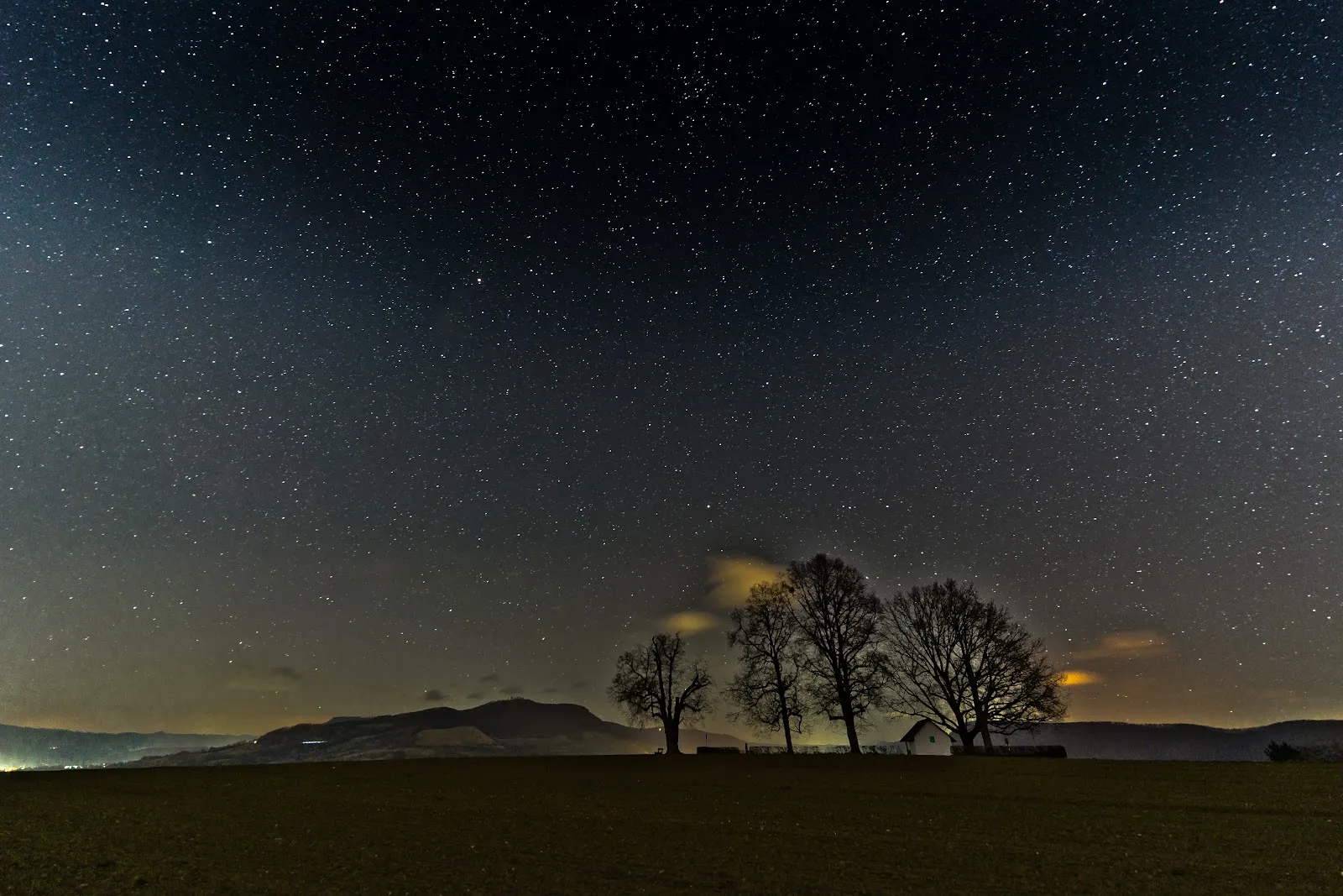 Вид на часовню Каппеле, исторический памятник в Деттинген-унтер-Тек, Германия.