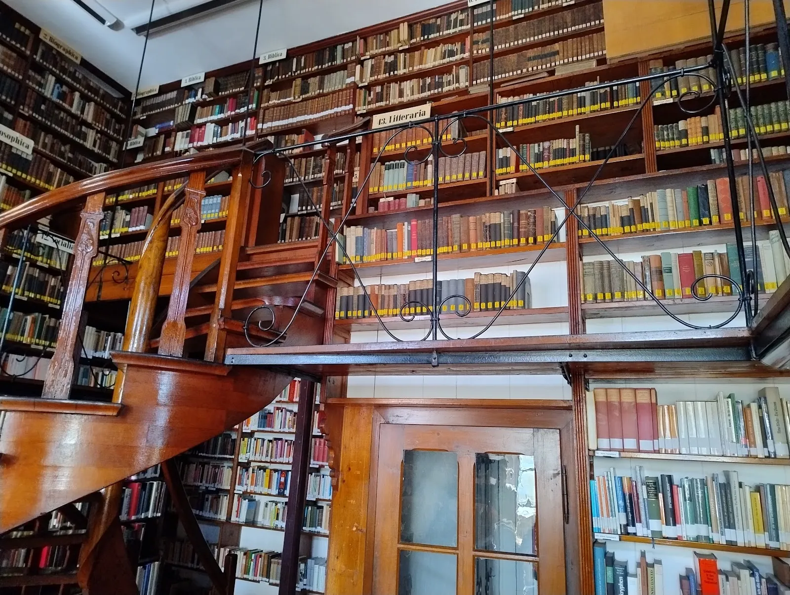 Вид на Капуцинский монастырь Верне