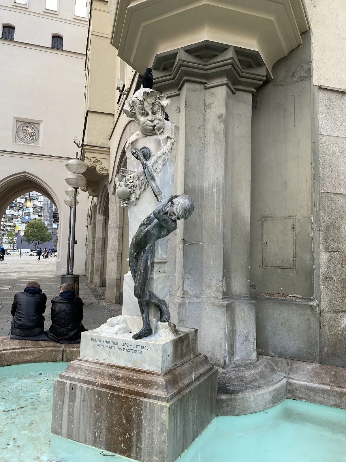 Фонтан Штахкюз на площади Карлсплац в Мюнхене