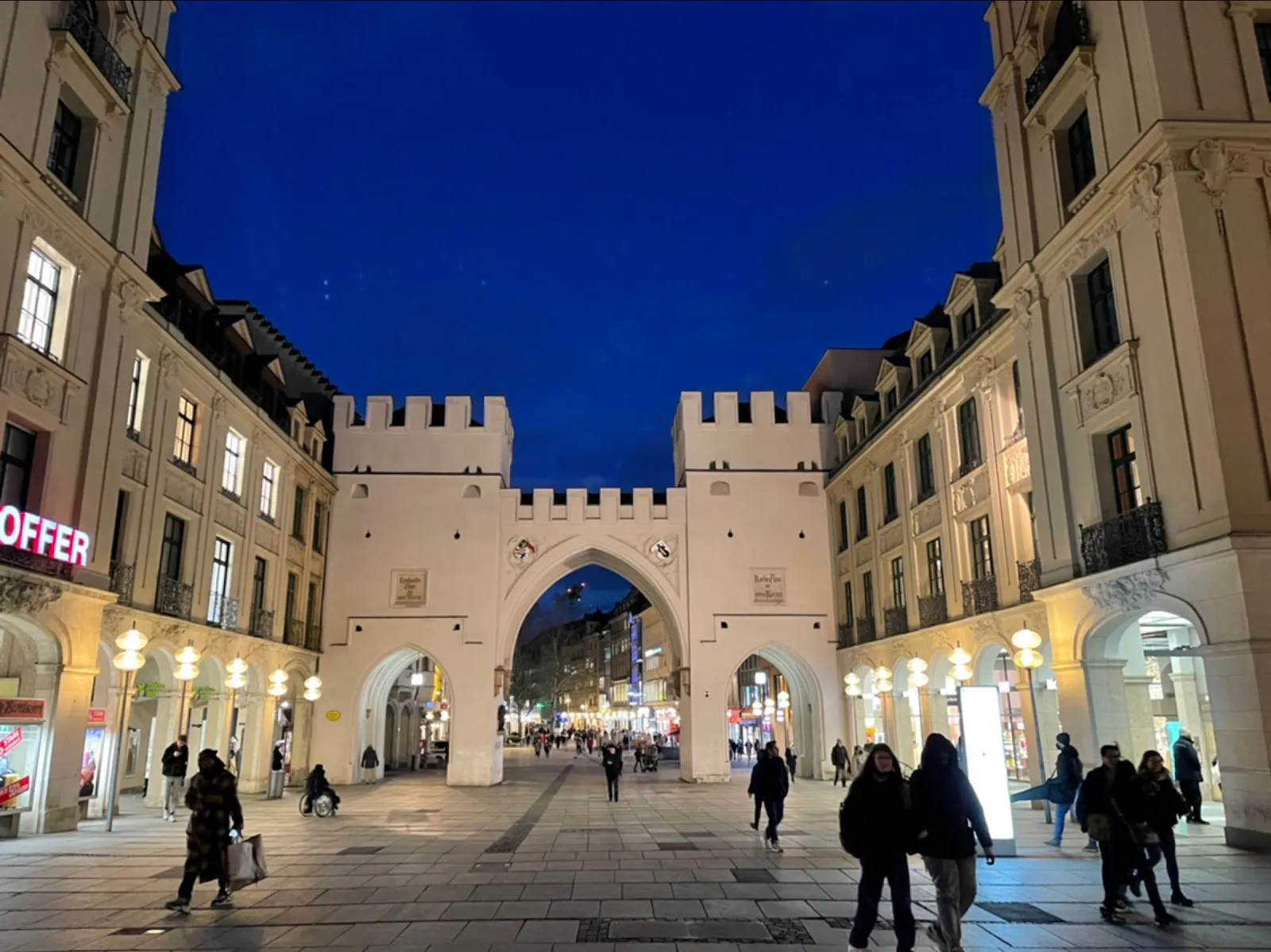 Фонтан Штахкюз на площади Карлсплац в Мюнхене