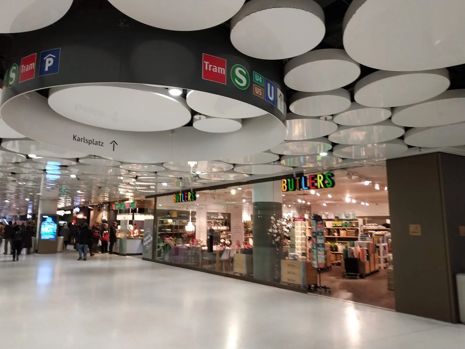 Фонтан Штахкюз на площади Карлсплац в Мюнхене