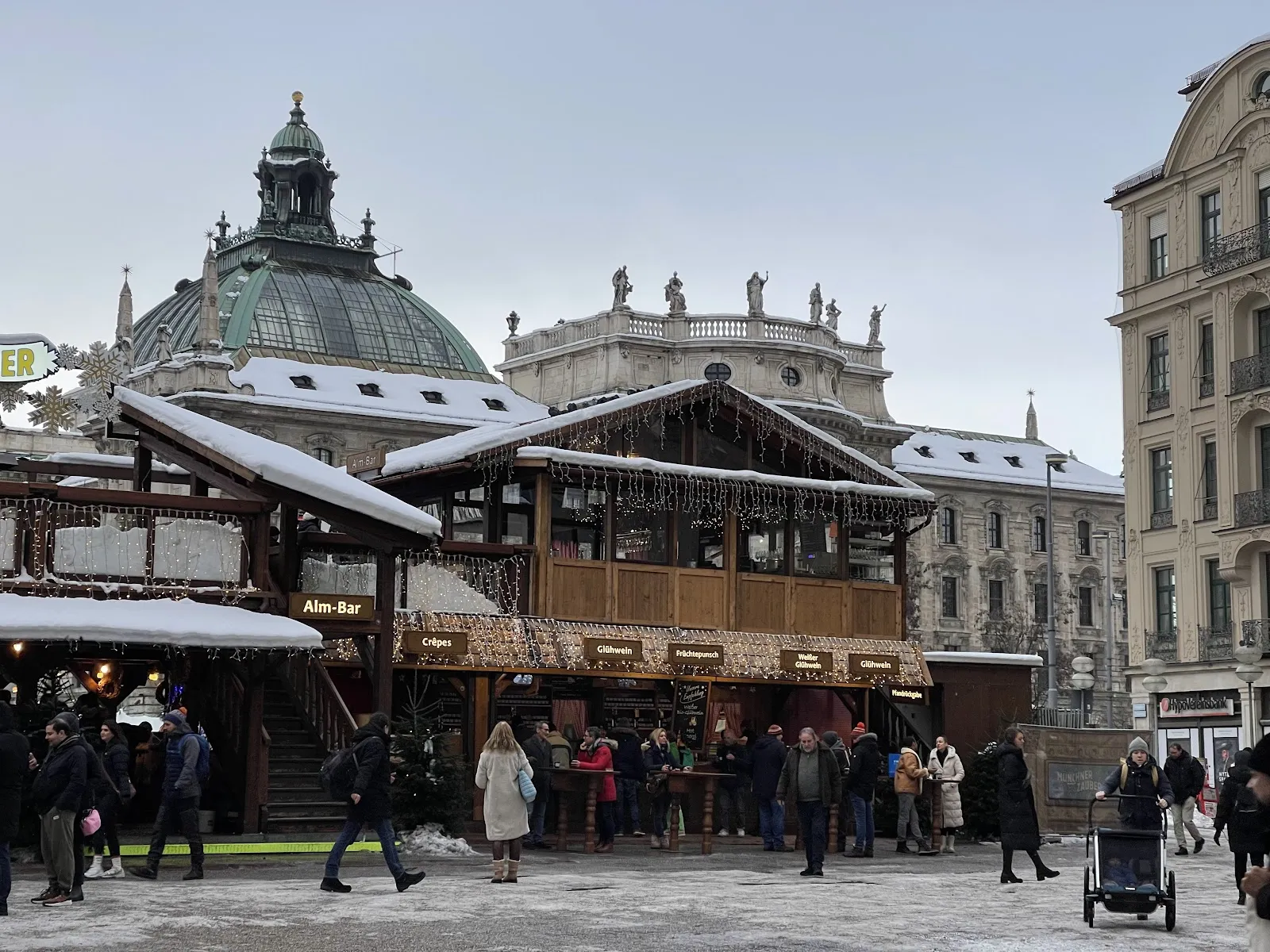 Фонтан Штахкюз на площади Карлсплац в Мюнхене