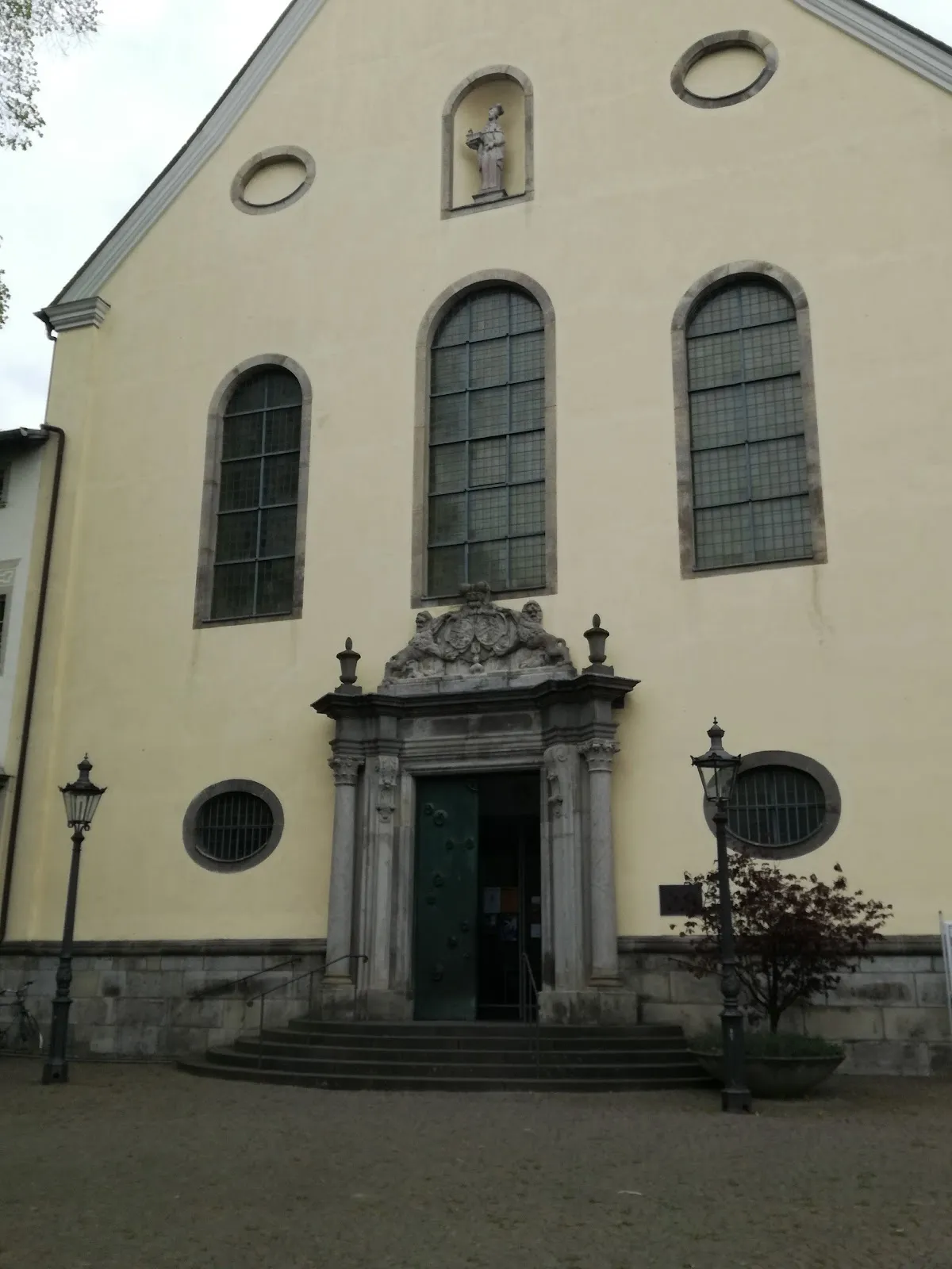 Фасад Кармелитского монастыря в Бонне