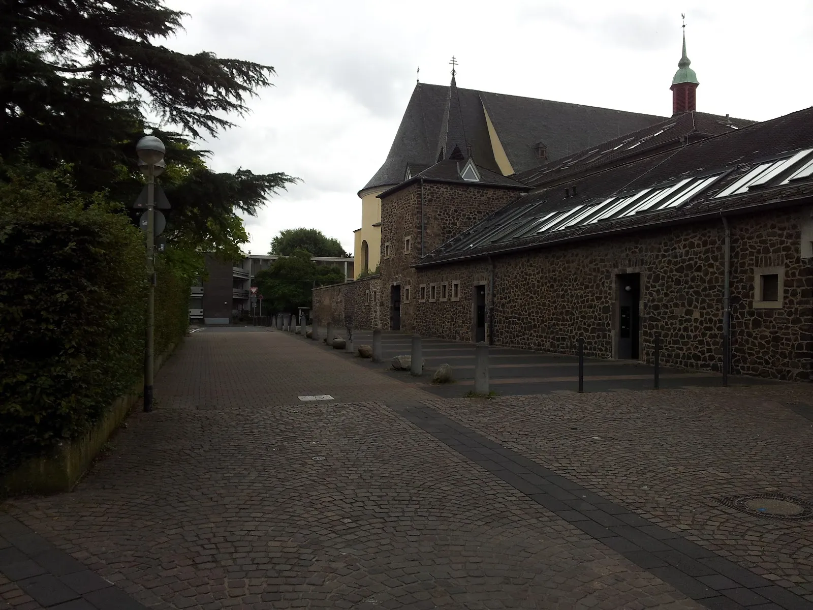 Фасад Кармелитского монастыря в Бонне