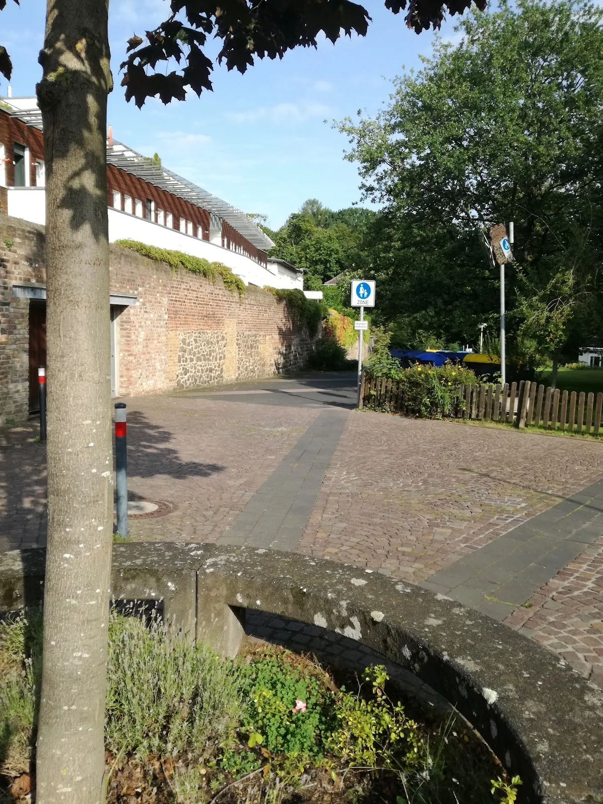 Фасад Кармелитского монастыря в Бонне