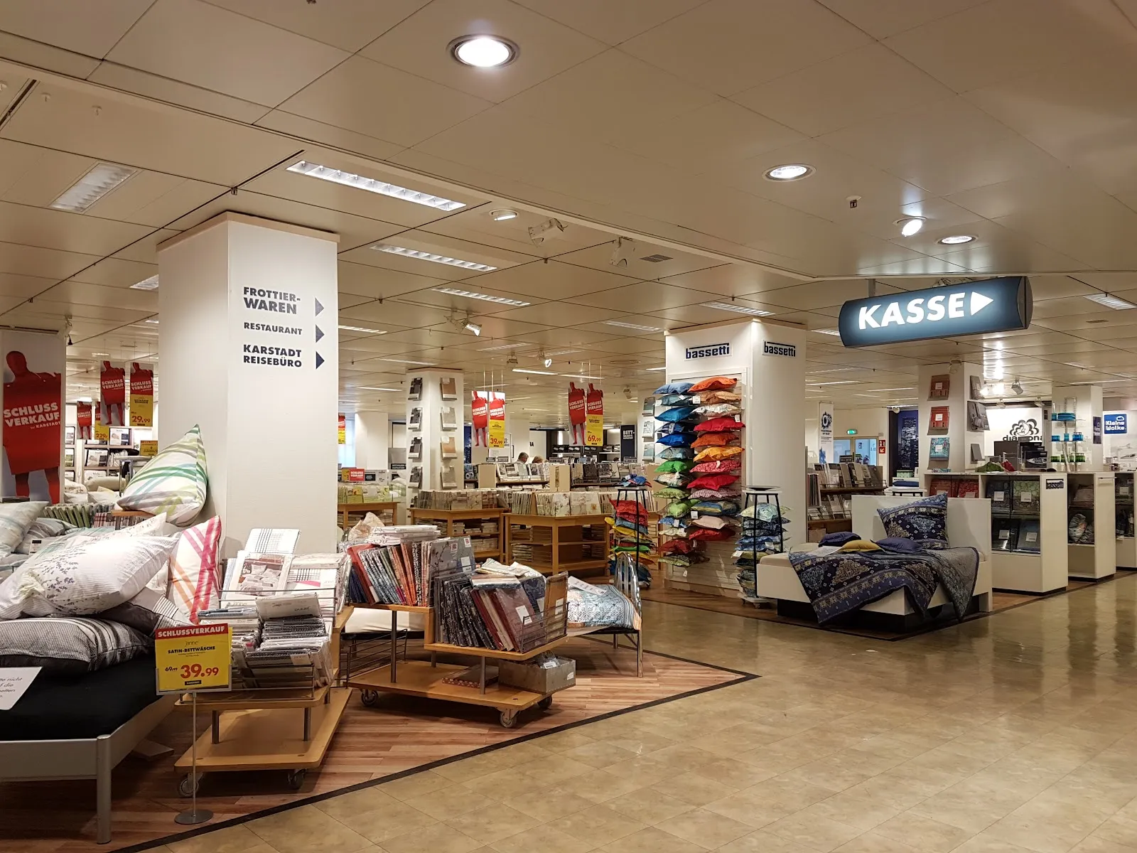 Здание торгового центра Карштадт в Бремене