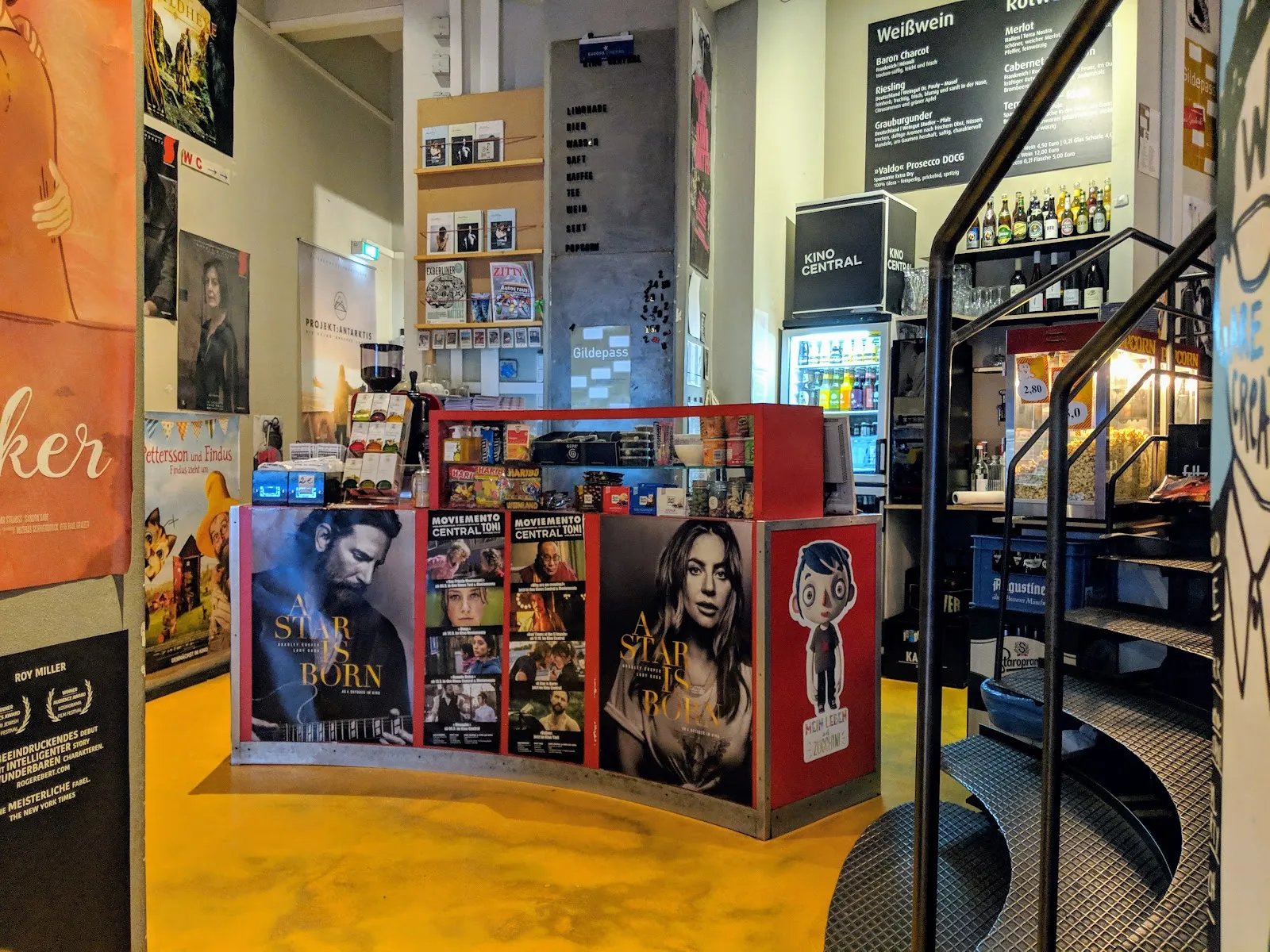 Здание кинотеатра Kino Central в Берлине