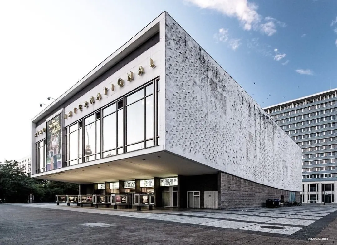 Внешний вид кинотеатра International в Берлине