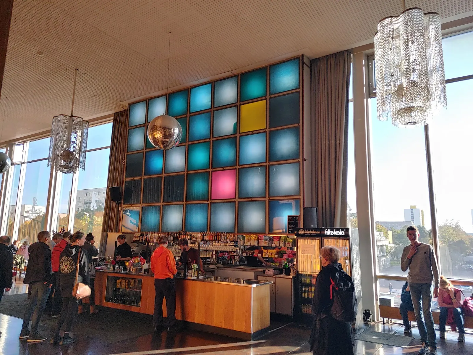 Внешний вид кинотеатра International в Берлине