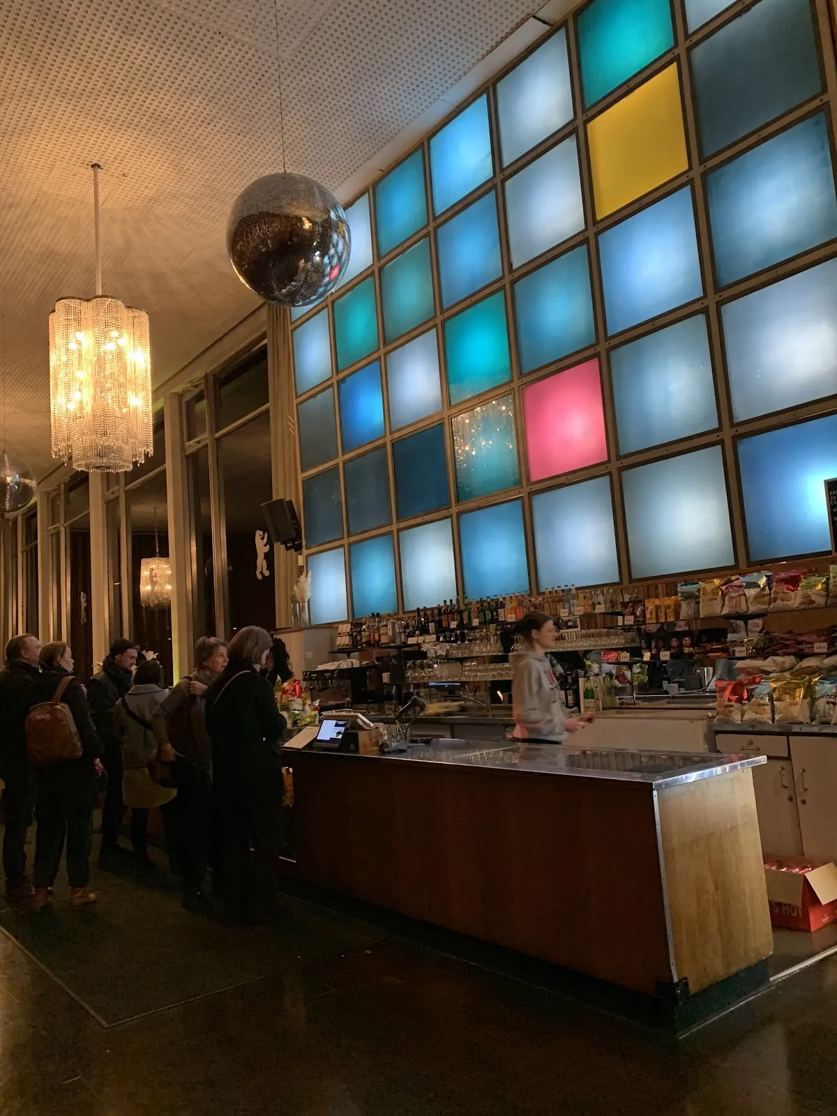 Внешний вид кинотеатра International в Берлине