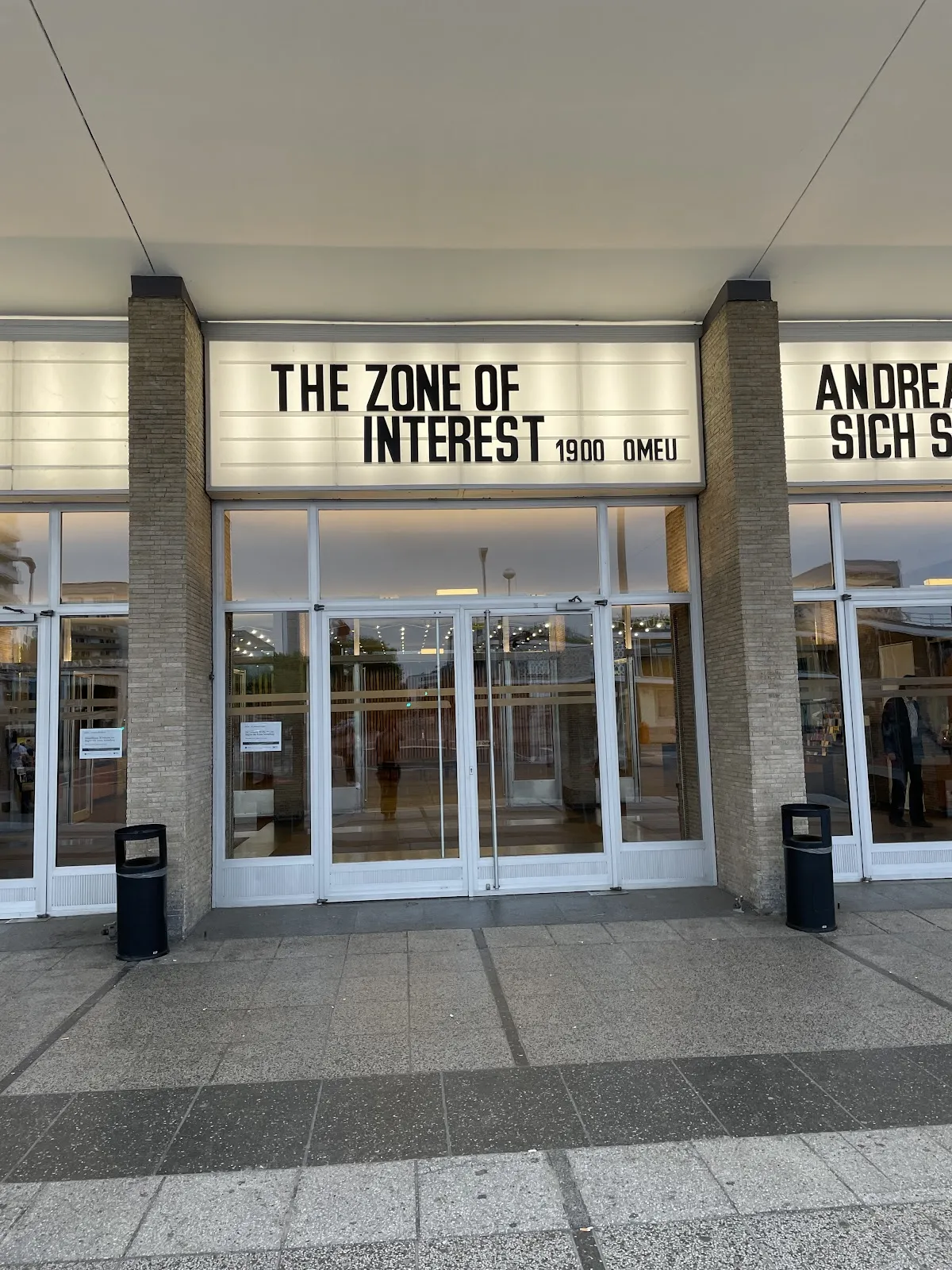 Внешний вид кинотеатра International в Берлине