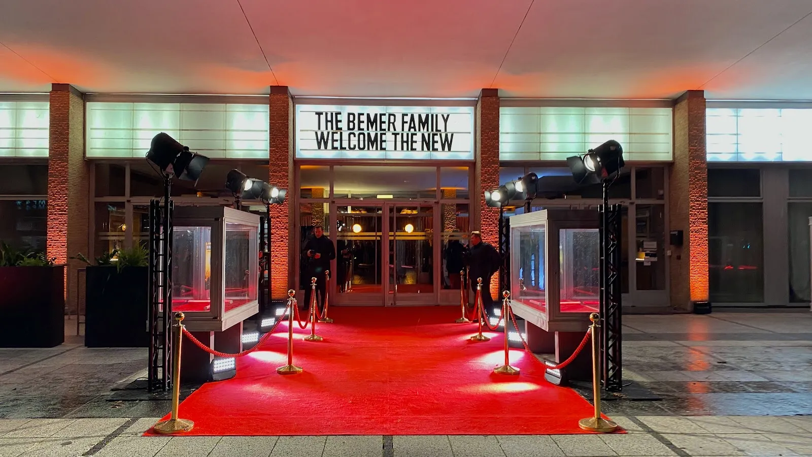 Внешний вид кинотеатра International в Берлине