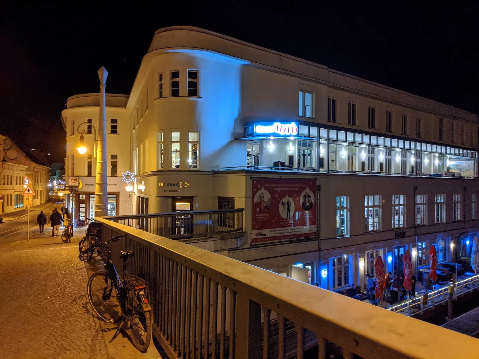 Клуб Фонтане