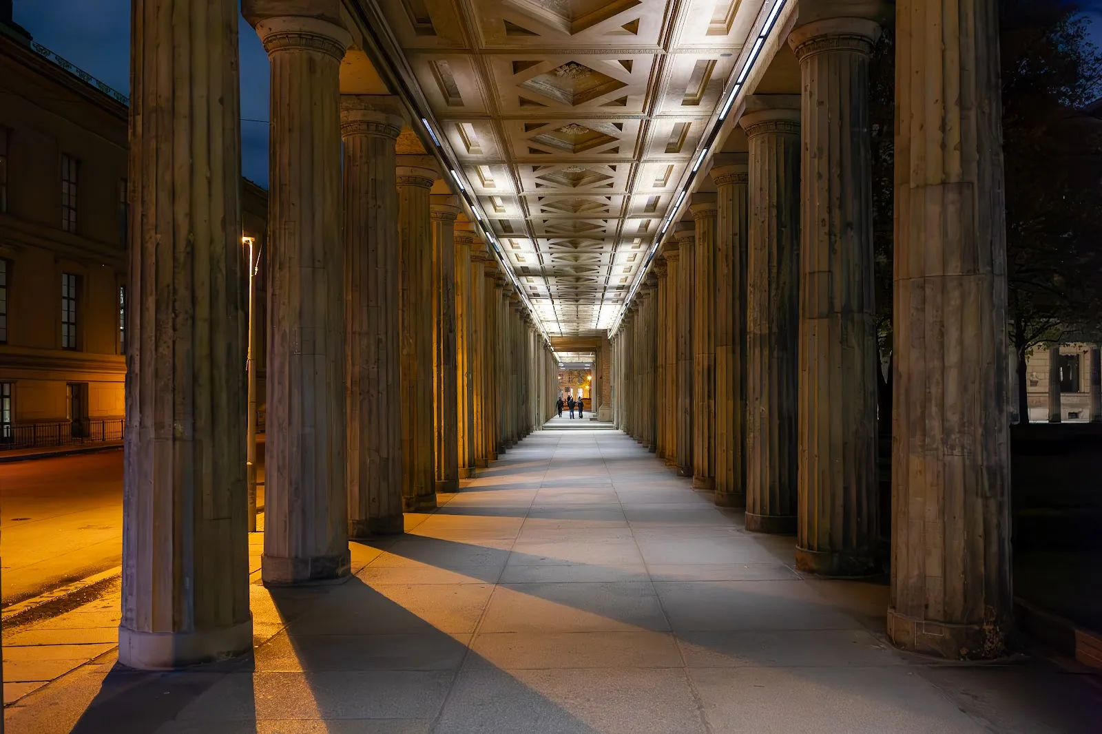 Колоннаденхоф, исторический двор с колоннадой в Берлине