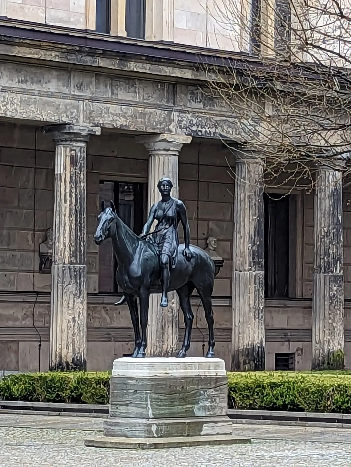 Колоннаденхоф, исторический двор с колоннадой в Берлине