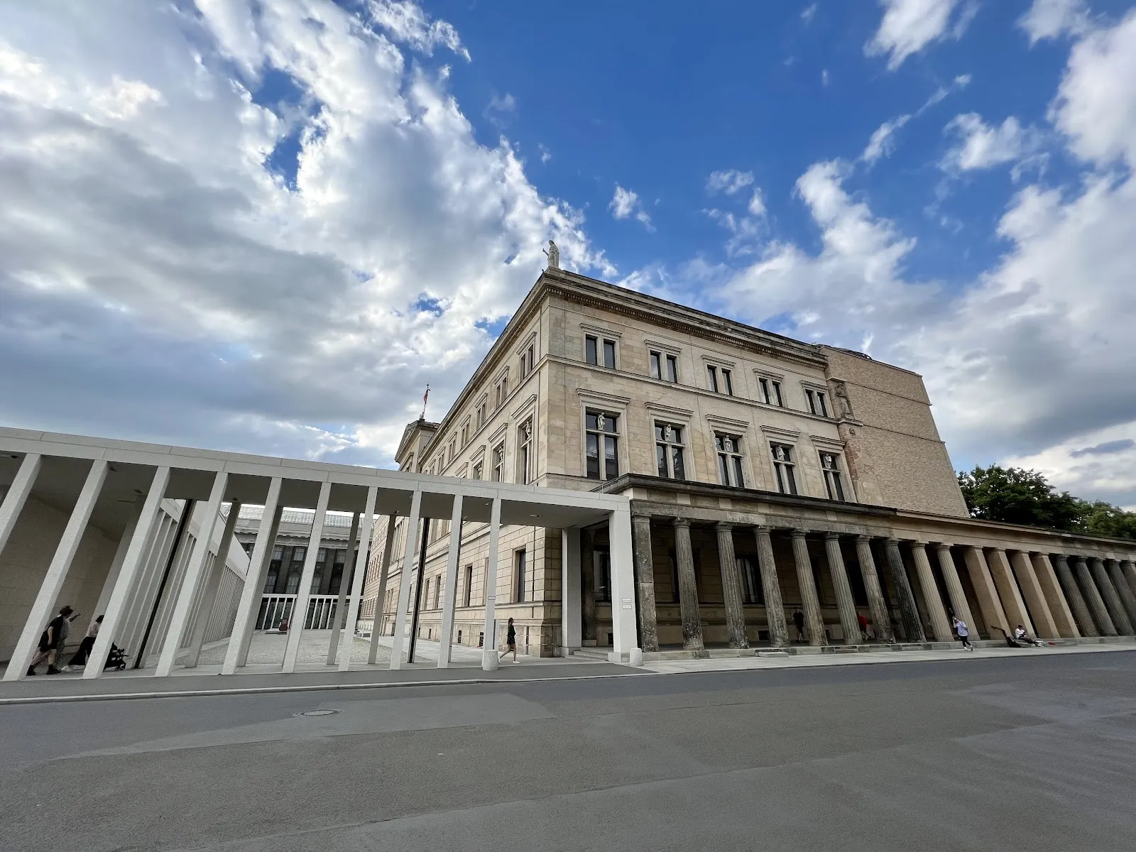 Колоннаденхоф, исторический двор с колоннадой в Берлине