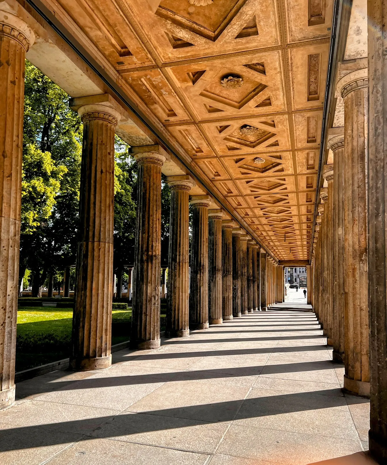 Колоннаденхоф, исторический двор с колоннадой в Берлине