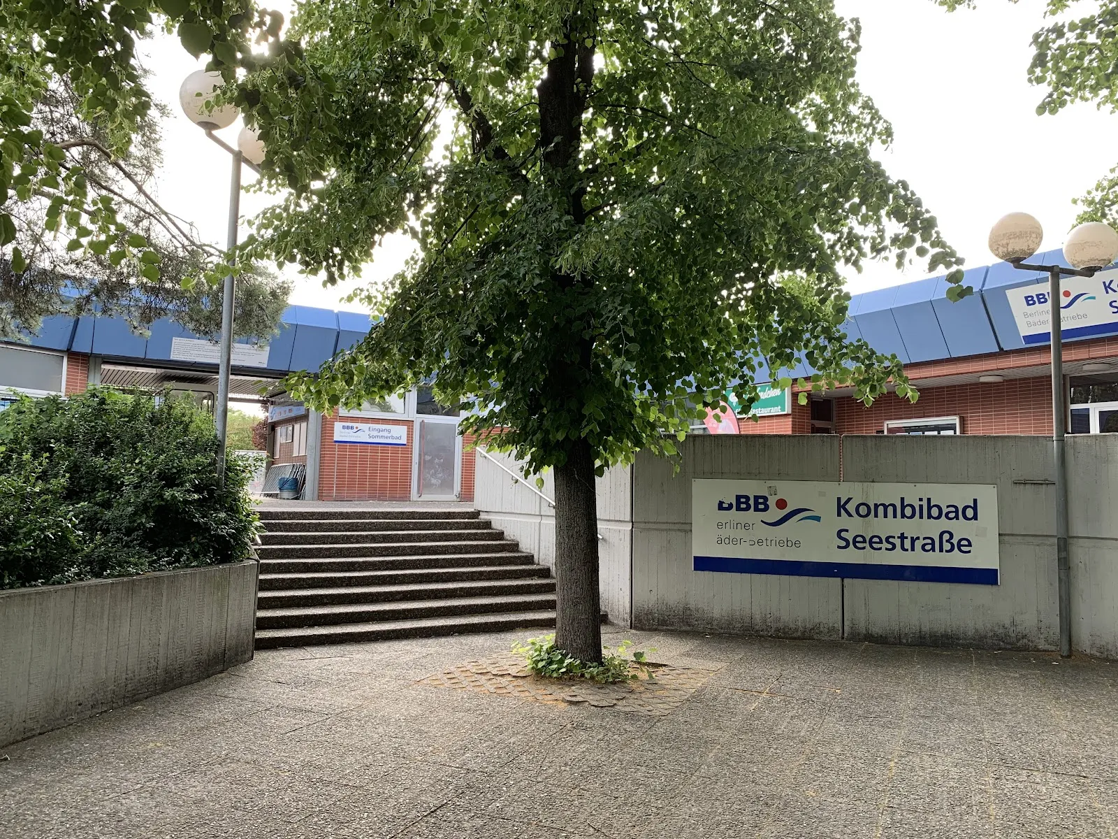 Экстерьер Kombibad Seestraße Halle
