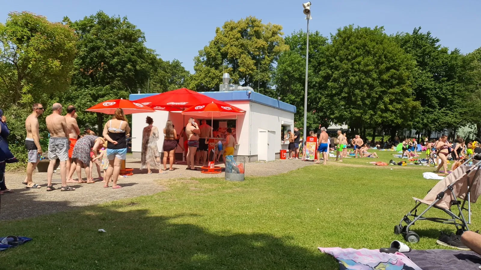 Экстерьер Kombibad Seestraße Halle