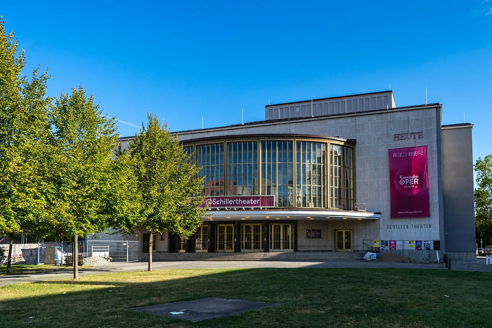 Здание Комической оперы Берлина