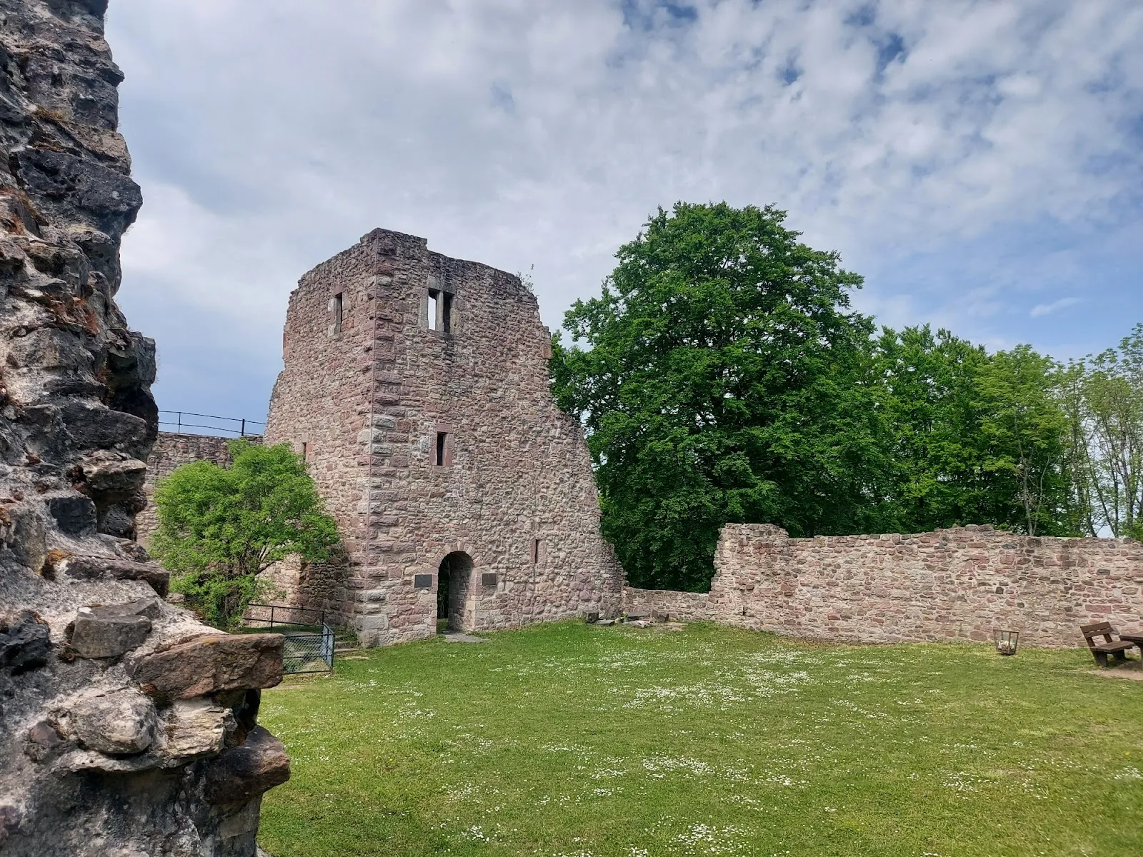 Вид на крепость Штекельберг в Германии