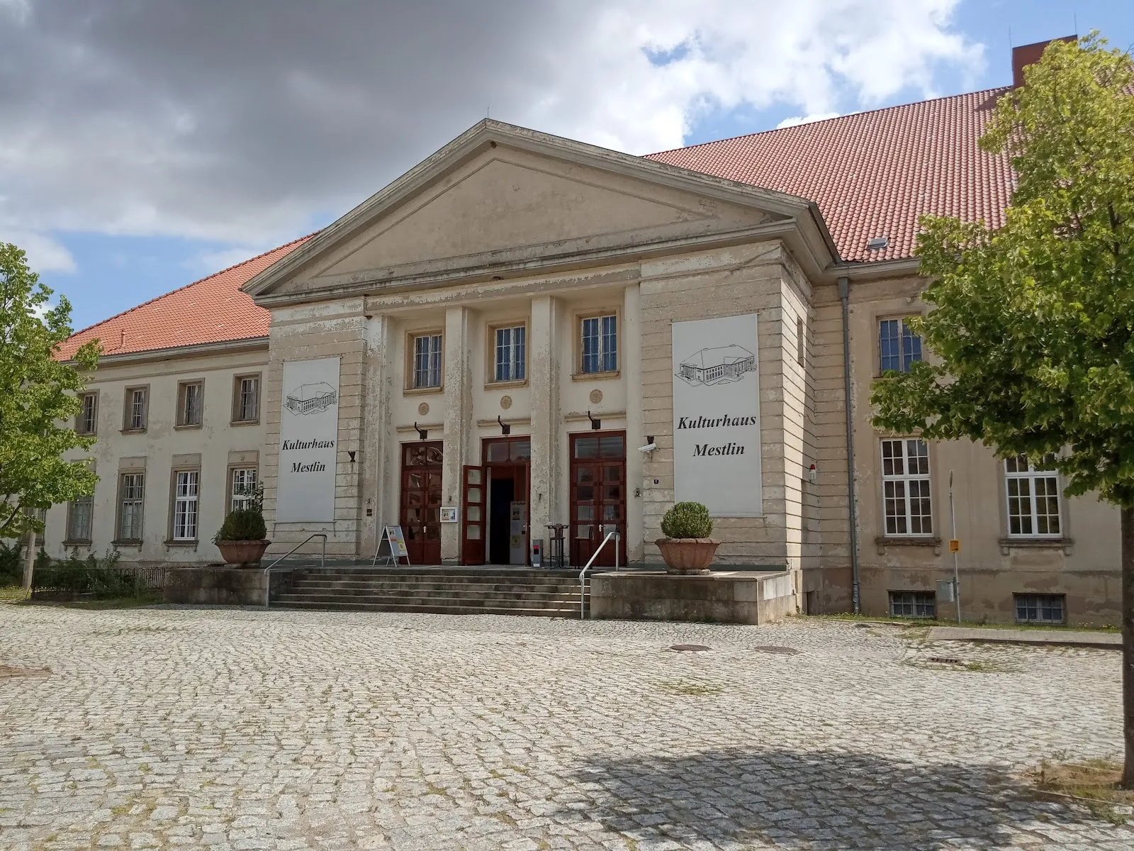 Культурный Дом и Социалистическая Деревня Местлин