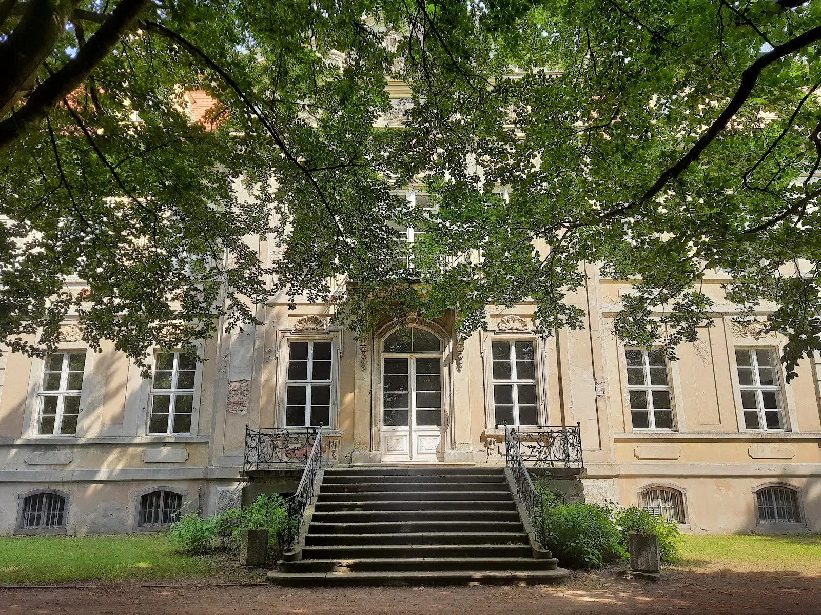 Культурный замок Росков, Германия, вид снаружи