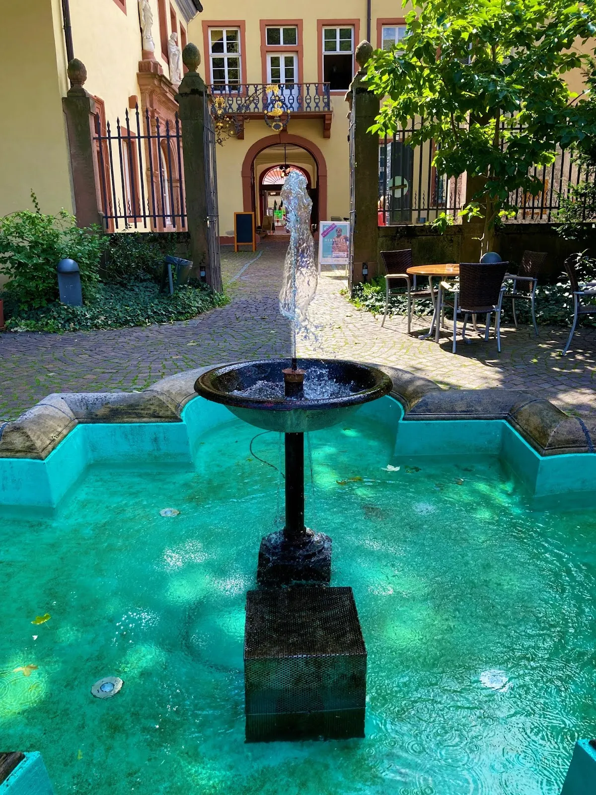 Фасад Курпфальцского музея в Гейдельберге