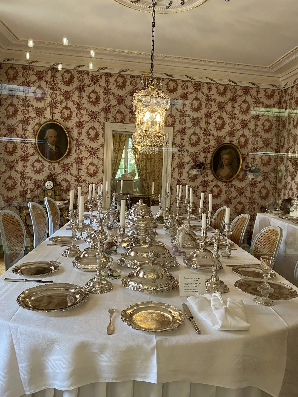 Фасад Курпфальцского музея в Гейдельберге