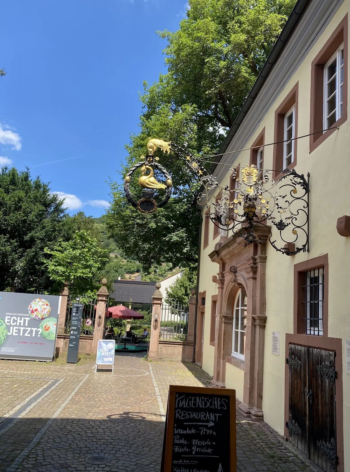 Фасад Курпфальцского музея в Гейдельберге