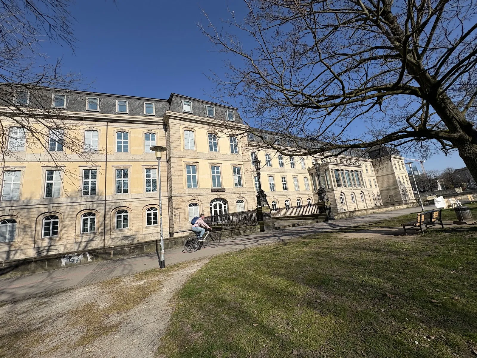 Здание Конгресс-центра Лайнешлосс в Ганновере