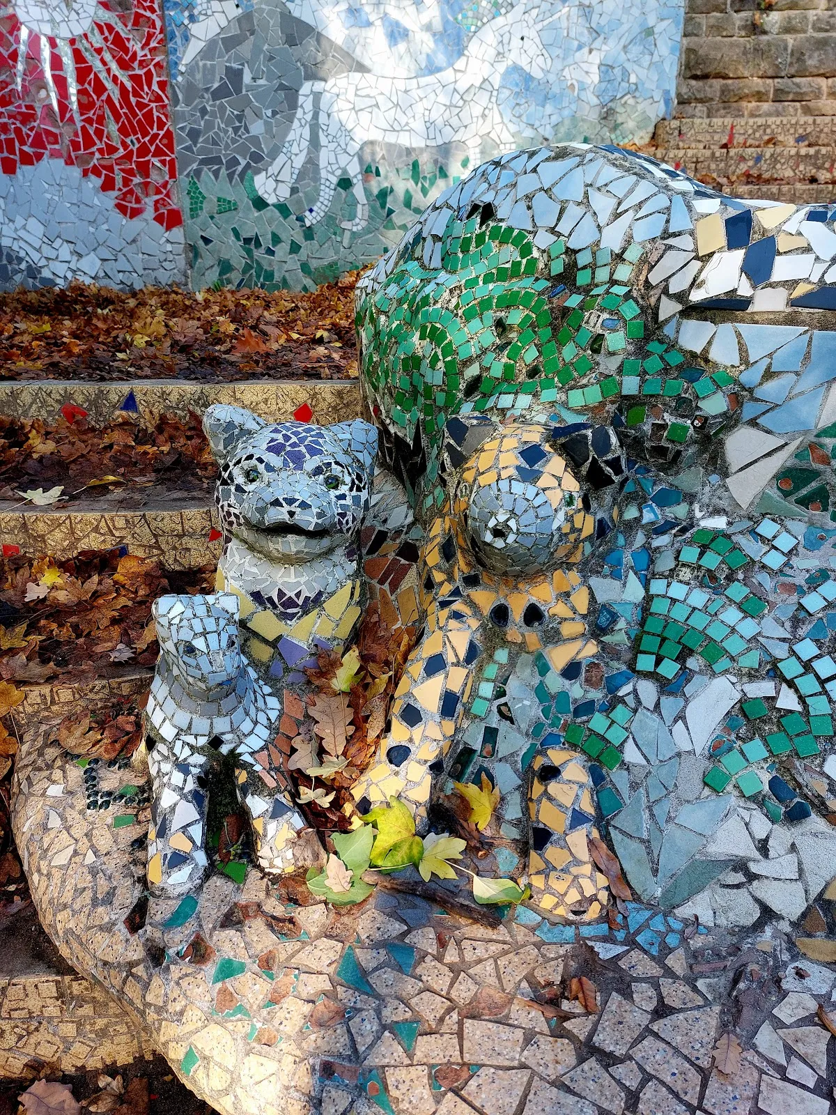 Вид на зеленую поляну в Ландшафтспарк Херцберге, Берлин