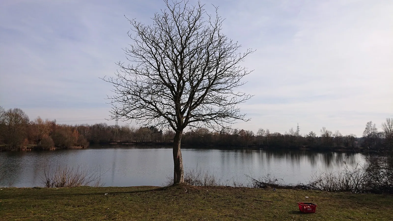 Вид на Лаунсбахское озеро с берега