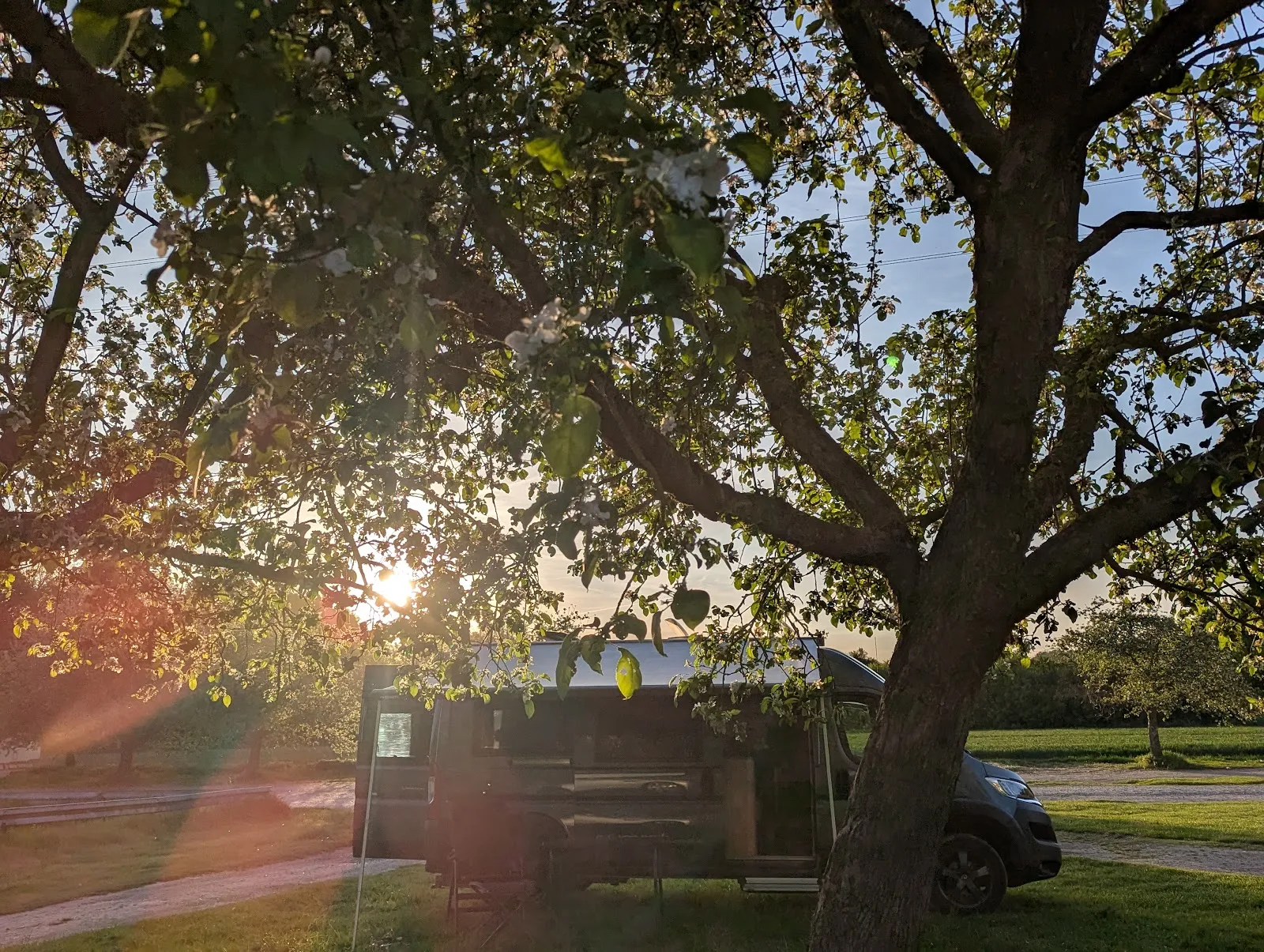 Вид на Лаунсбахское озеро с берега