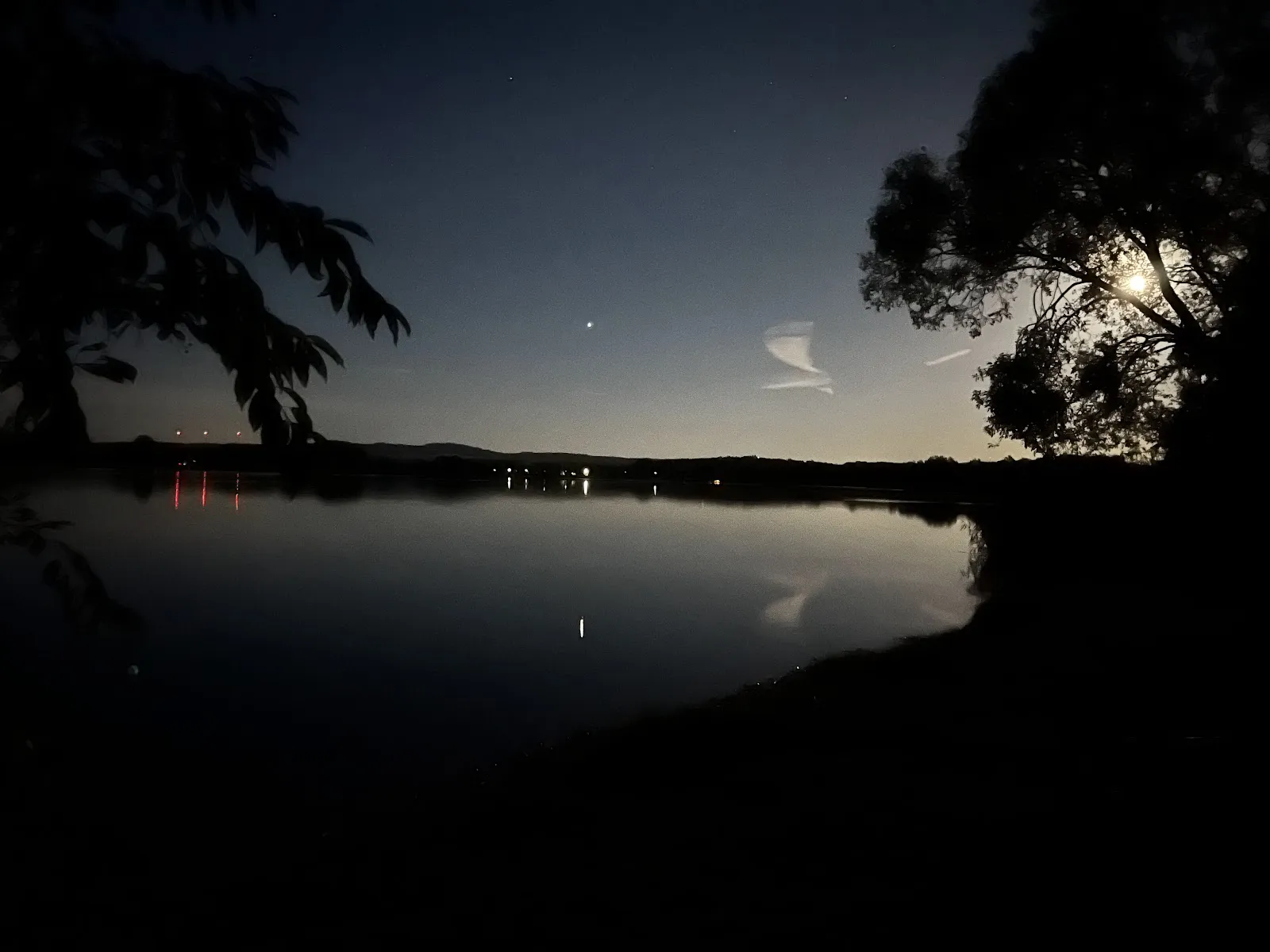 Вид на Лаунсбахское озеро с берега