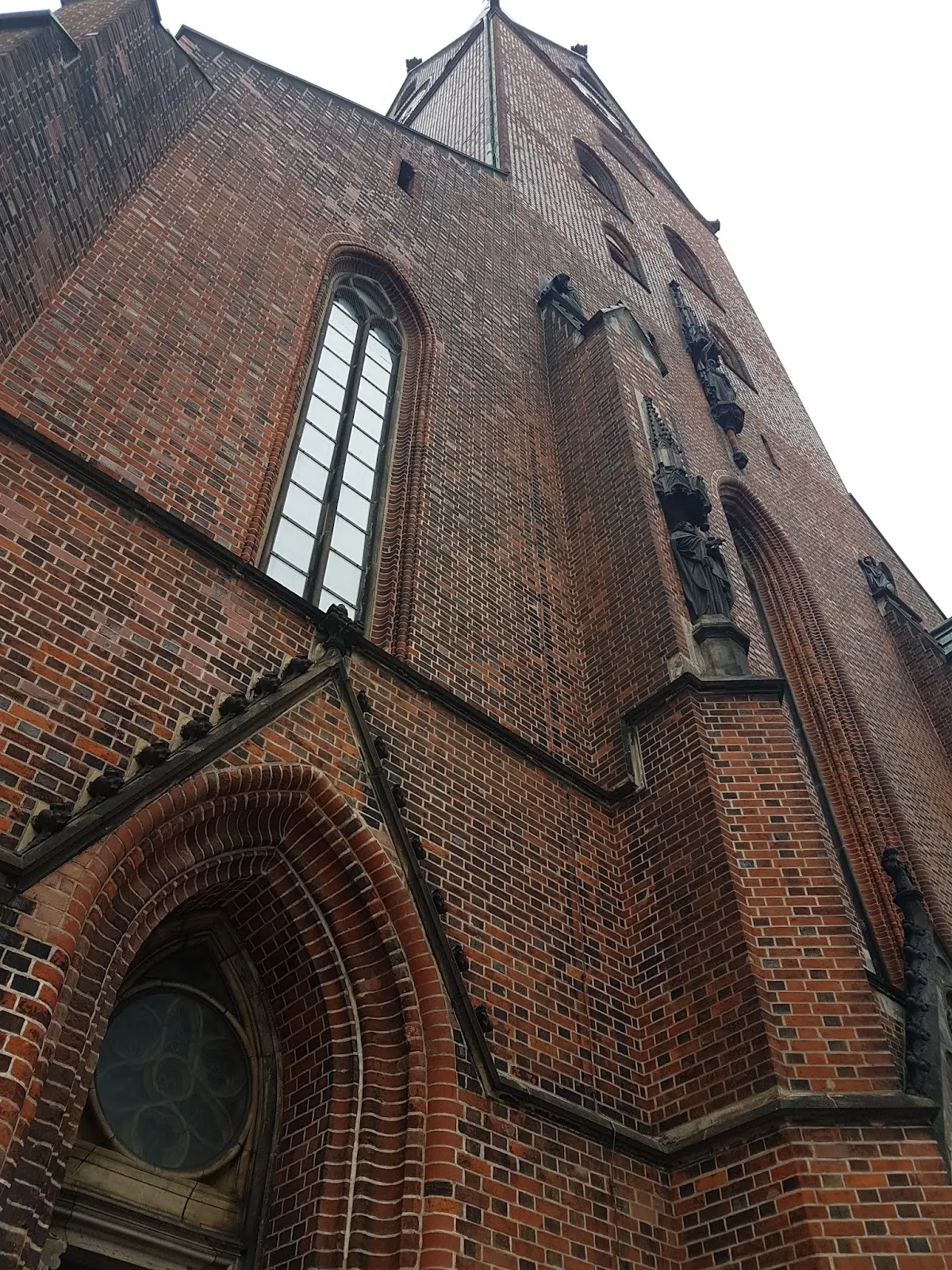 Фасад Лютеранской церкви Святой Петри в Гамбурге