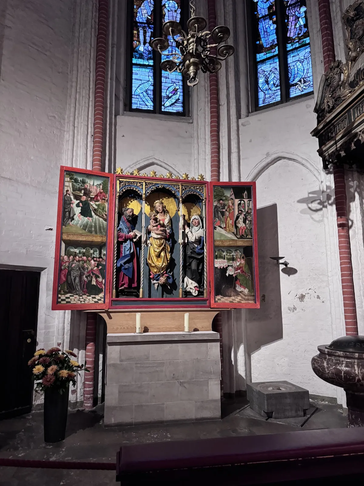 Фасад Лютеранской церкви Святой Петри в Гамбурге