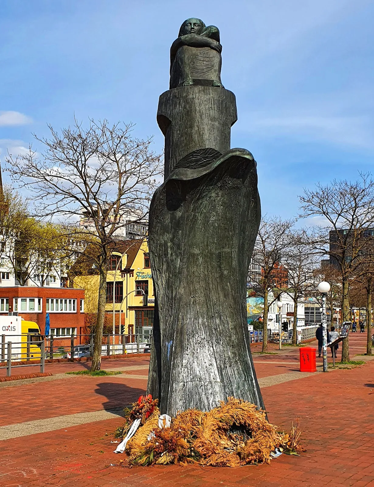 Мадонна-мореплавательница