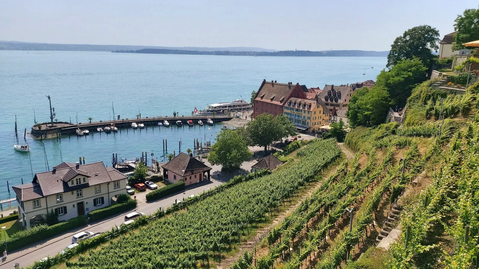 Магическая колонна на набережной в Мёрсбурге, Германия