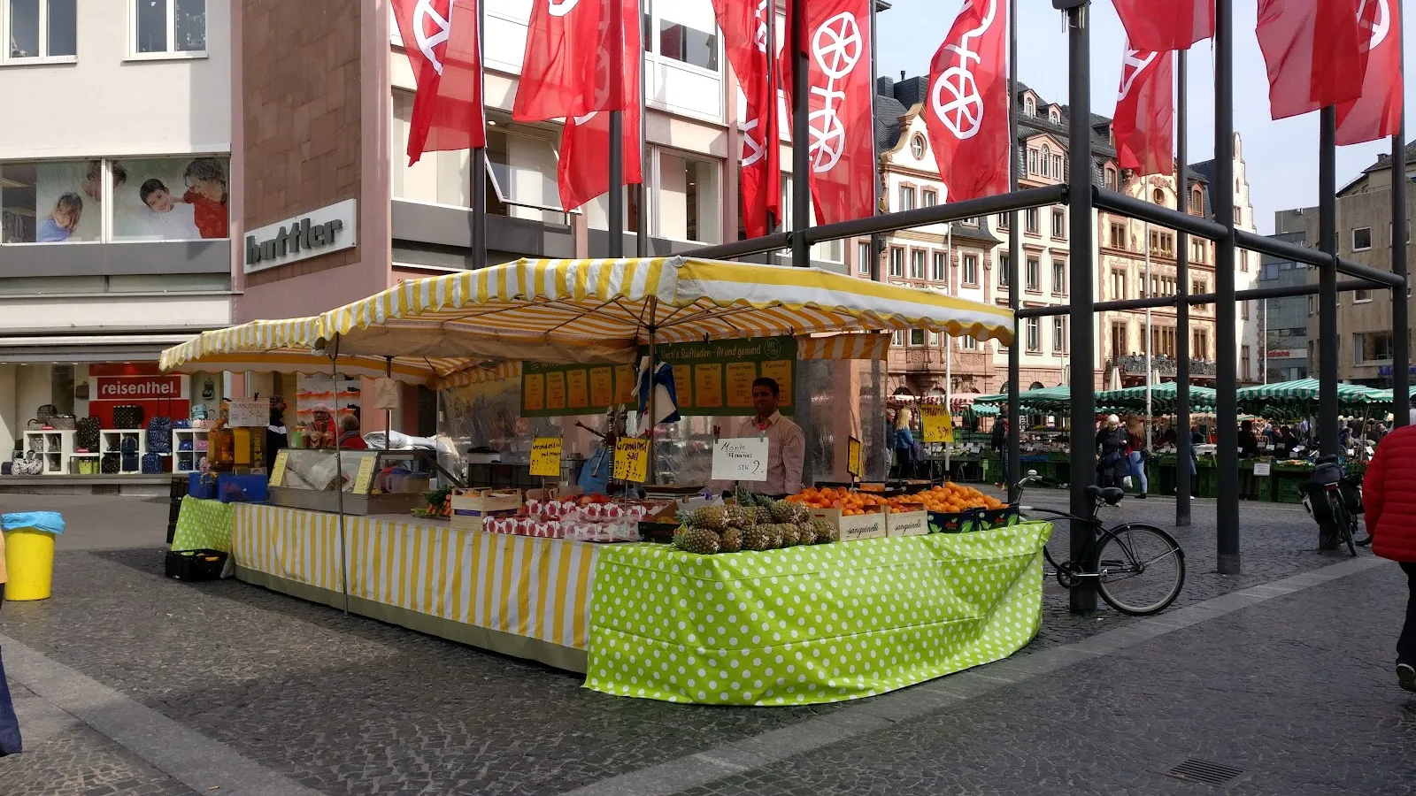 Майнский еженедельный рынок