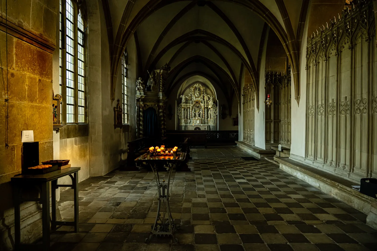 Фасад Мариенфельдского аббатства с готической церковью