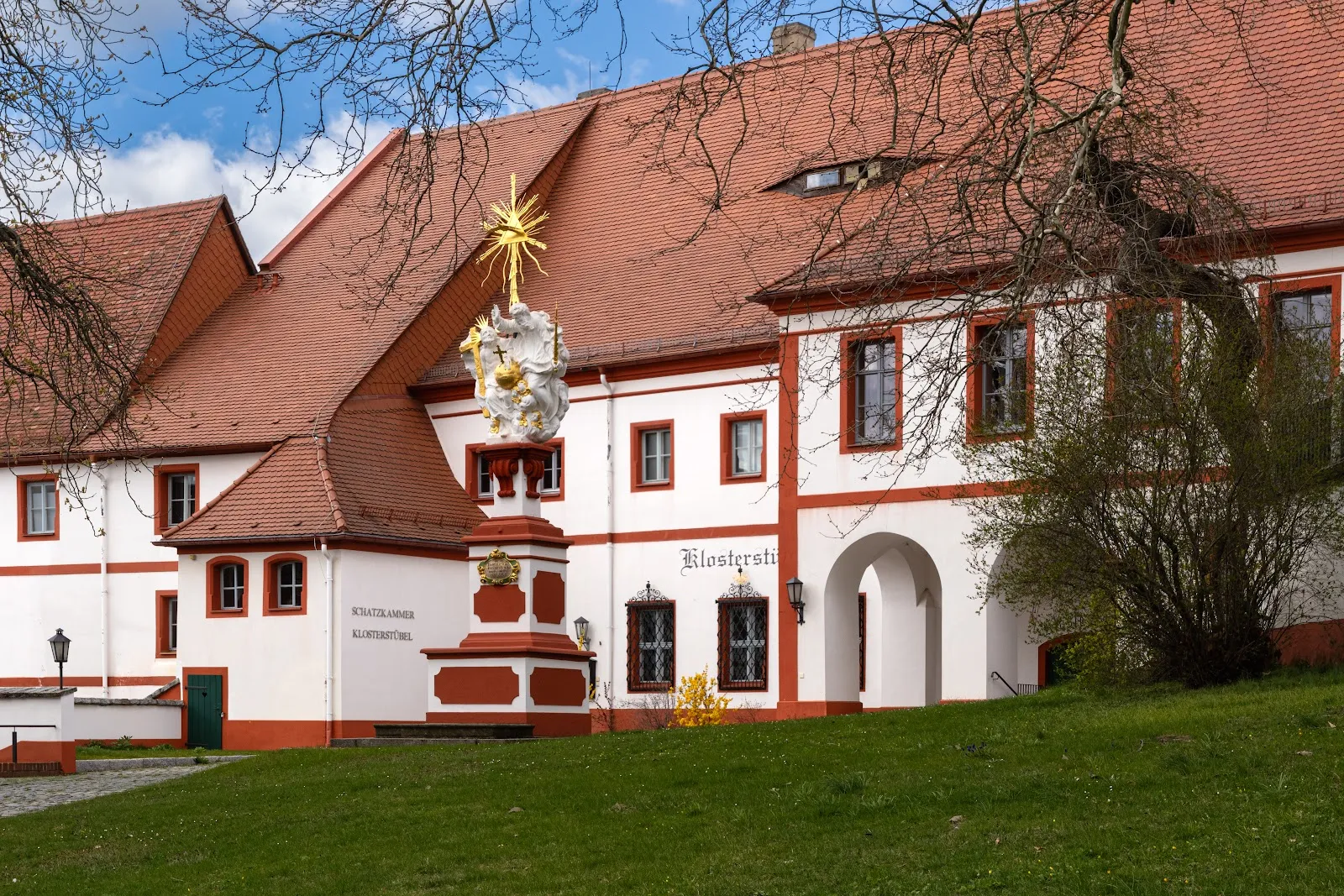 Здание Marienanstalt, историческая архитектура в Паншвиц-Кукау, Германия