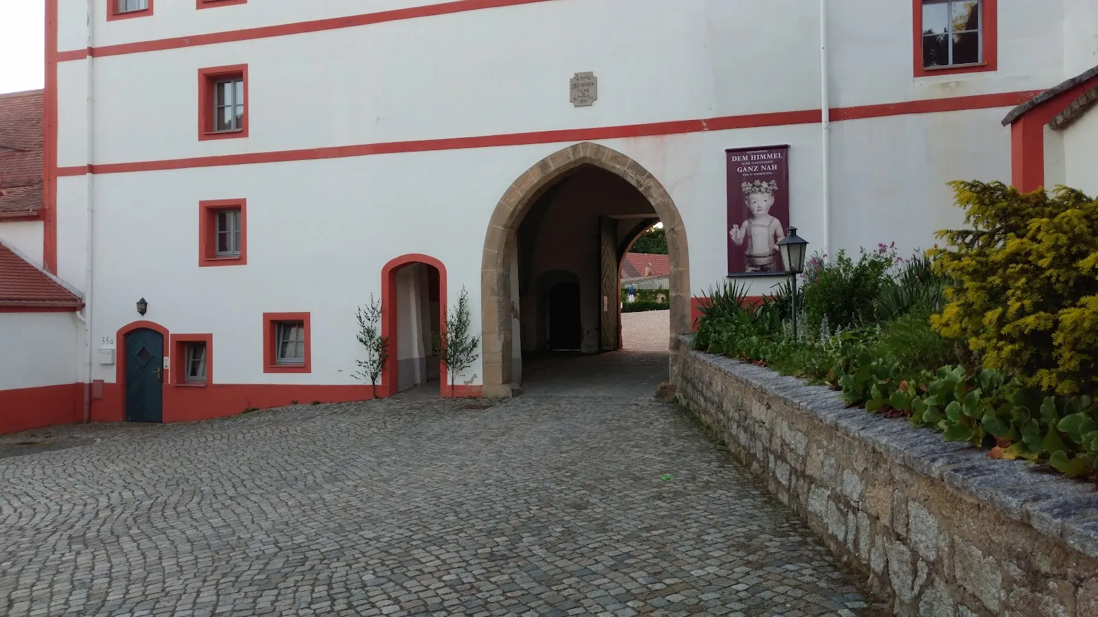 Здание Marienanstalt, историческая архитектура в Паншвиц-Кукау, Германия