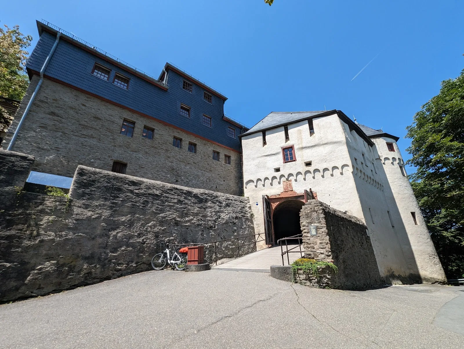 Замок Марксбург, вид снаружи