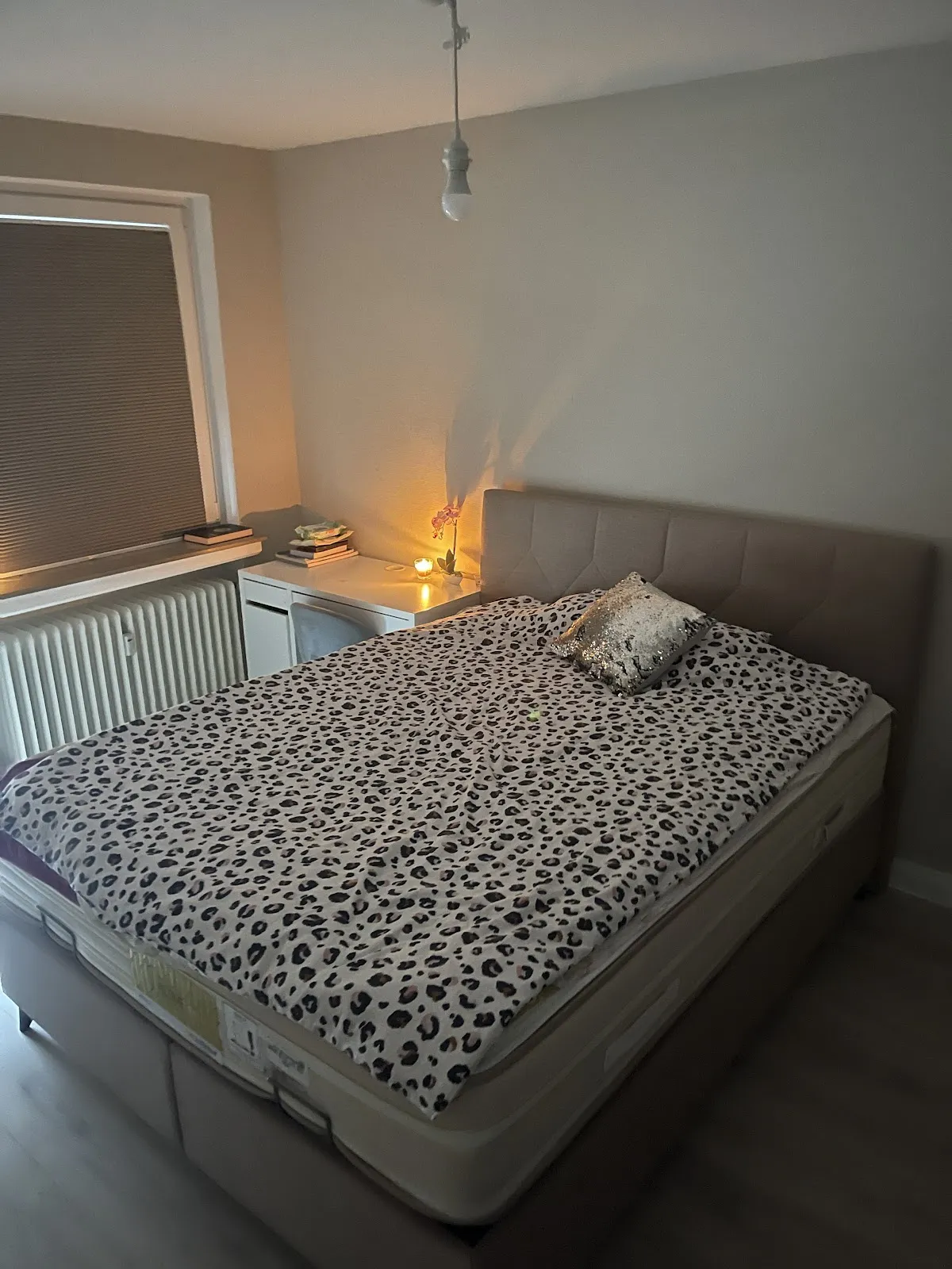 Интерьер магазина Istikbal Bremen с выставленными образцами мебели