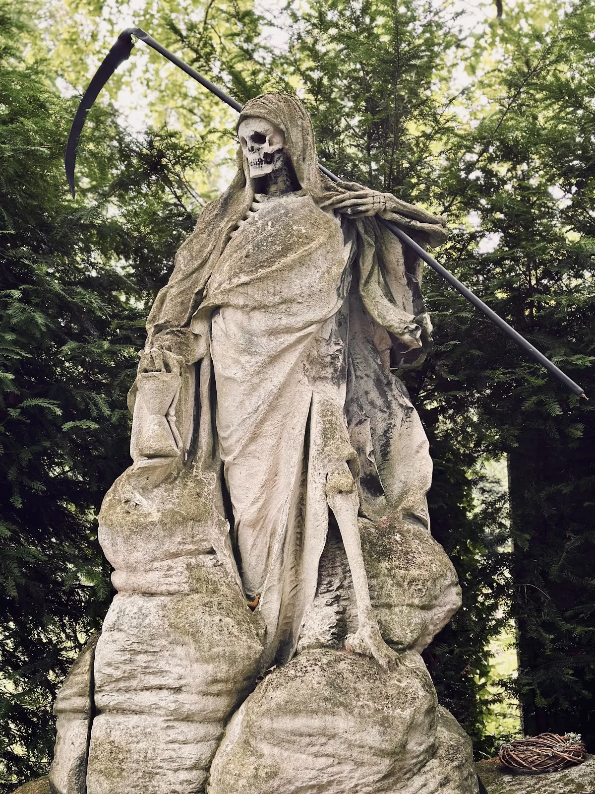 Вид на аллею кладбища Мелатен в Кёльне