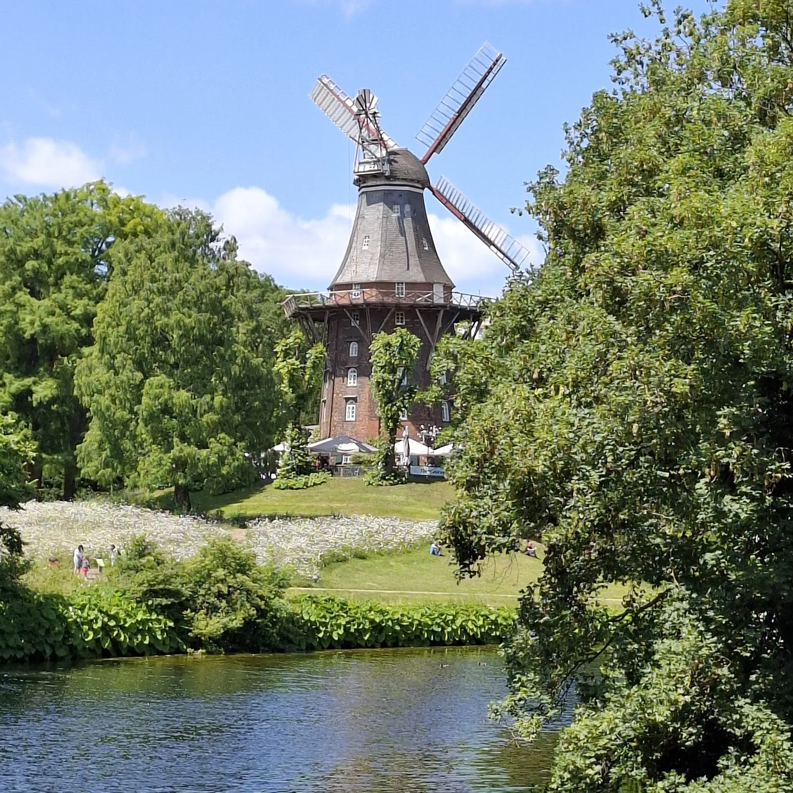 Мельница на валу