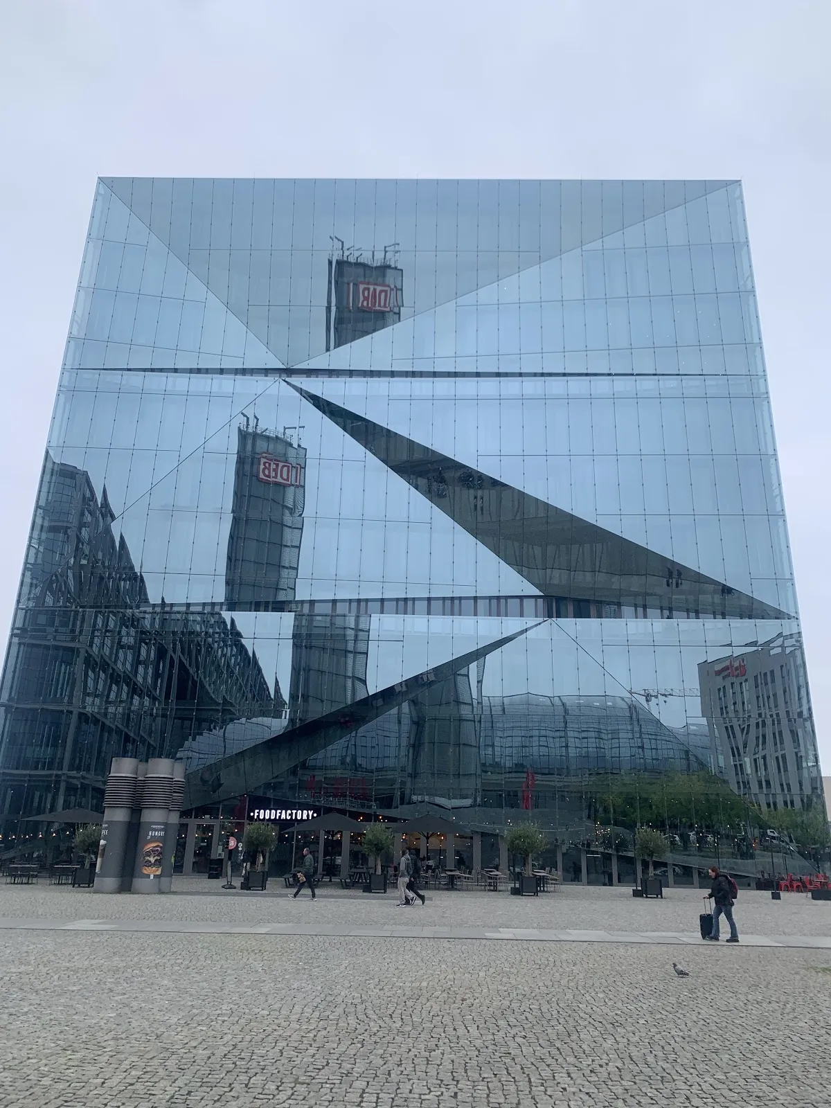 Мемориал евреям — жертвам войны и нацизма в Берлине, стелы