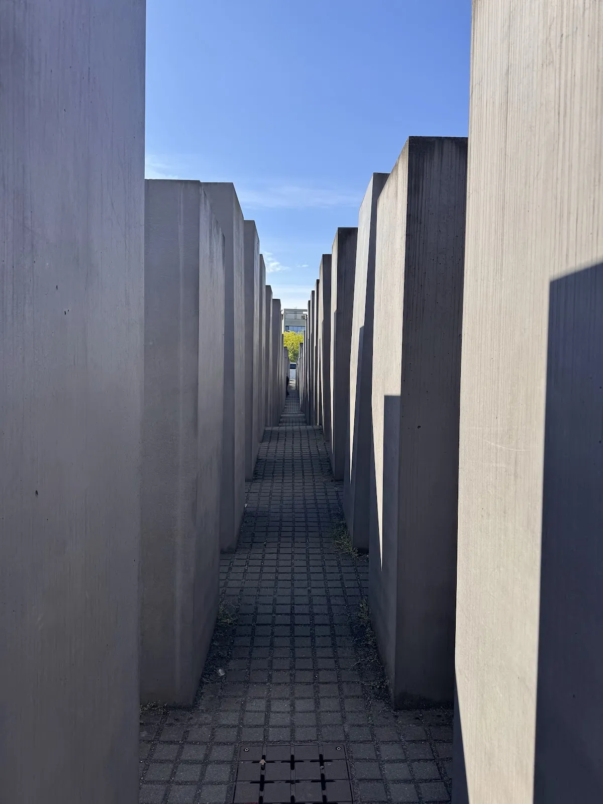 Мемориал евреям — жертвам войны и нацизма в Берлине, стелы